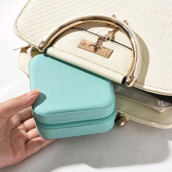 1pc Solid Color Jewelry Box, Modern Portable PU Plain Multifunction Jewelry Stor - Picture 3 of 4